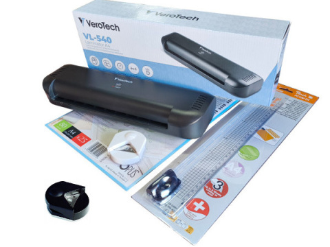 Szybki laminator A4 + Verotech + trymer + zaokrąglacz rogów + MegaPaka 100 szt folii (VL-540+ 3xG) Szybki laminator A4 + Verotech + trymer + zaokrąglacz rogów + MegaPaka 100 szt folii (VL-540+ 3xG)