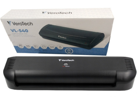 Szybki laminator A4 + Verotech + trymer + zaokrąglacz rogów + MegaPaka 100 szt folii (VL-540+ 3xG) Szybki laminator A4 + Verotech + trymer + zaokrąglacz rogów + MegaPaka 100 szt folii (VL-540+ 3xG)