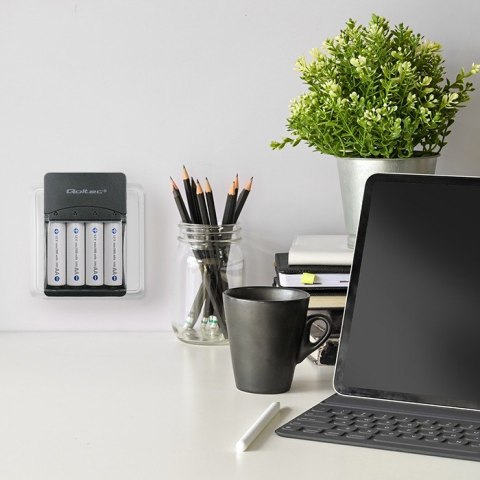 Qoltec Ładowarka do akumulatorków Ni-MH typu R03 AAA R6 AA