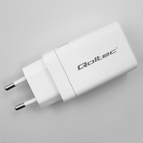 Qoltec Ładowarka sieciowa 65W GaN | 5-20V | 3-3.35A | 2 x USB-C PD | 1 x USB QC 3.0 | Laptop | Smartfon | Biała