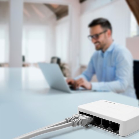 Qoltec SWITCH Przełącznik sieciowy 5 x port RJ45 | 100Mbps | Fast Ethernet | LAN