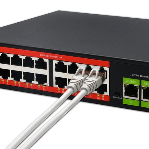 Qoltec Przełącznik sieciowy SWITCH Fast Ethernet PoE | 16x RJ45 10/100 Mb/s | 2x RJ45 Uplink 1000 Mb/s | 1x SFP 1000 Mb/s