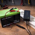 Qoltec Automatyczna ładowarka do akumulatora AGM GEL STD | Prostownik 12V | 2A | 24W | 5.5x2.1 | Kabel 1.8m