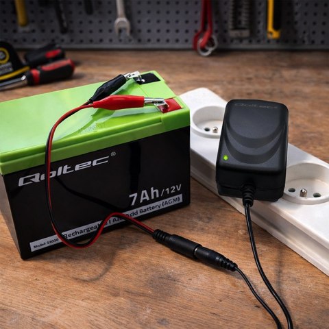 Qoltec Automatyczna ładowarka do akumulatora AGM GEL STD | Prostownik 6V/12V | 6W | 5.5x2.1 | Kabel 1.8m